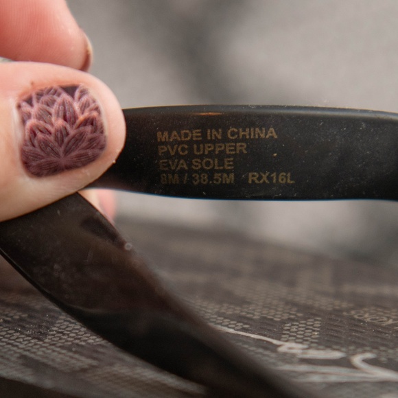 Michael Kors Hoodie Womens XL Black White Allover Print + MK Flip Flops Sz 8 Set - Picture 4 of 4